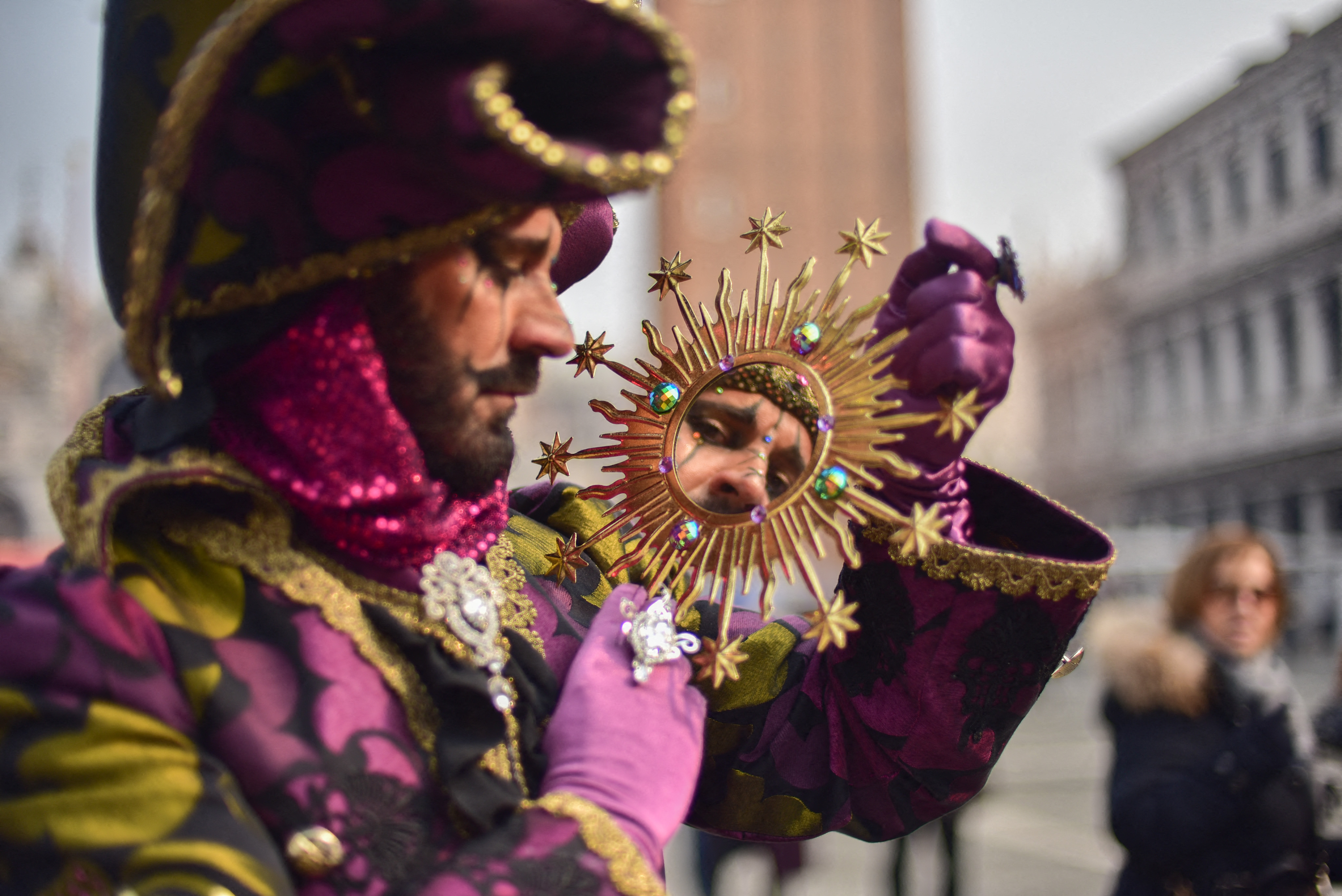 Les incroyables costumes du carnaval de Venise - Ça m'interesse