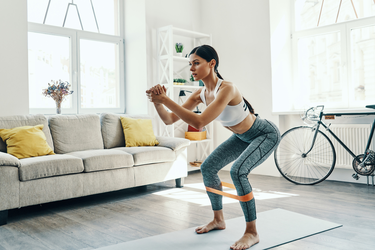 7 exercices pour affiner ses jambes à faire à la maison - Femme Actuelle