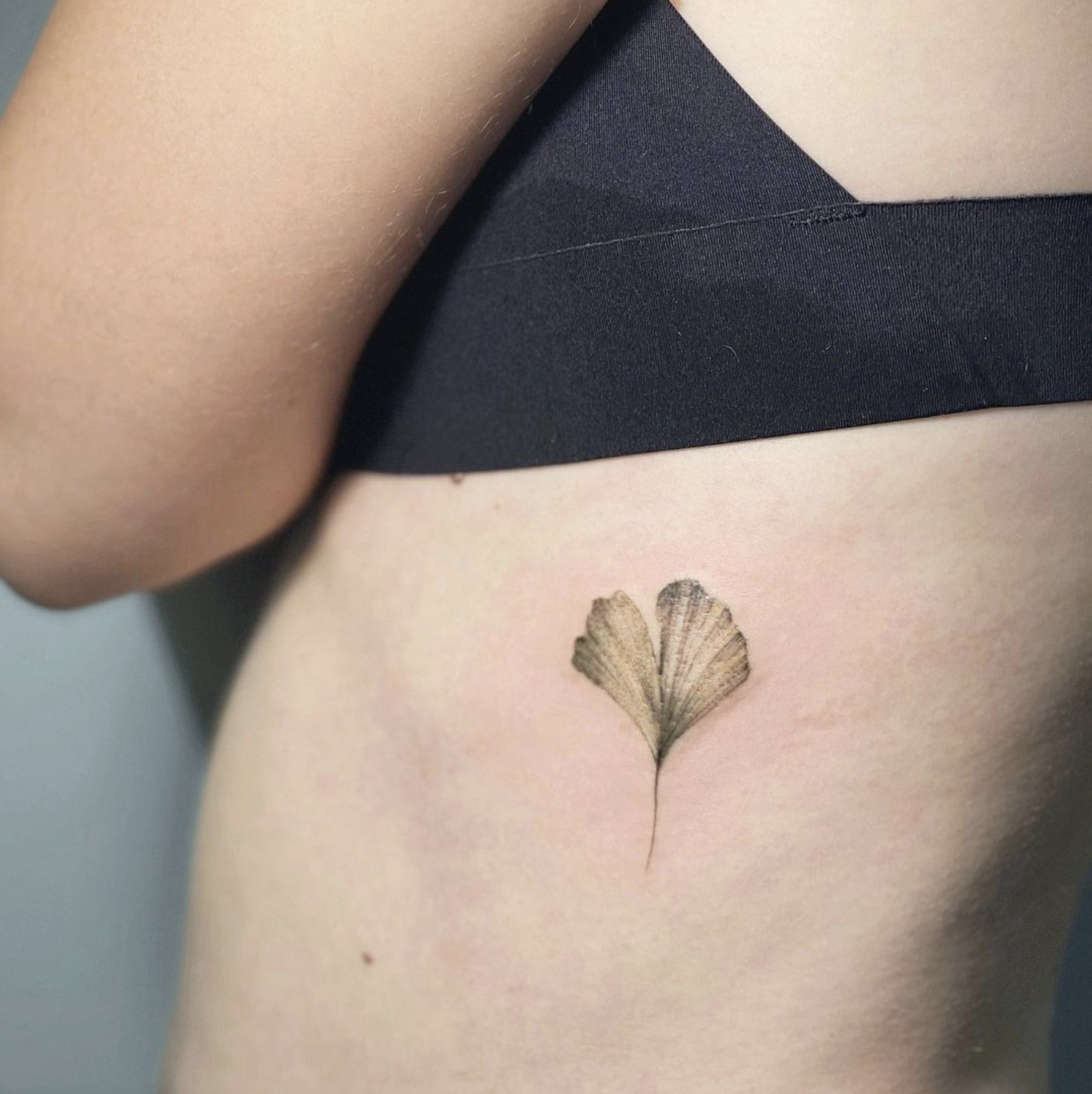 Tatouage Feuille De Ginkgo Signification 45 idées de tatouage floral - Femme Actuelle