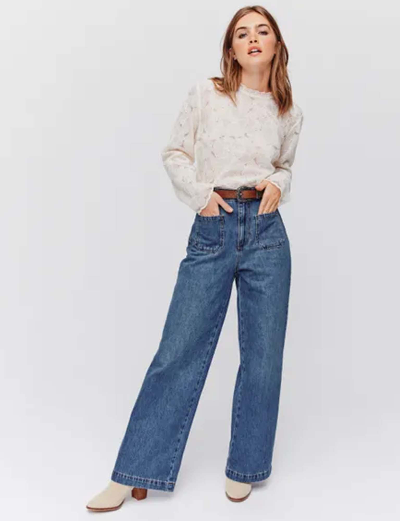 Tendance femme: les jeans continuent de s'élargir en 2023