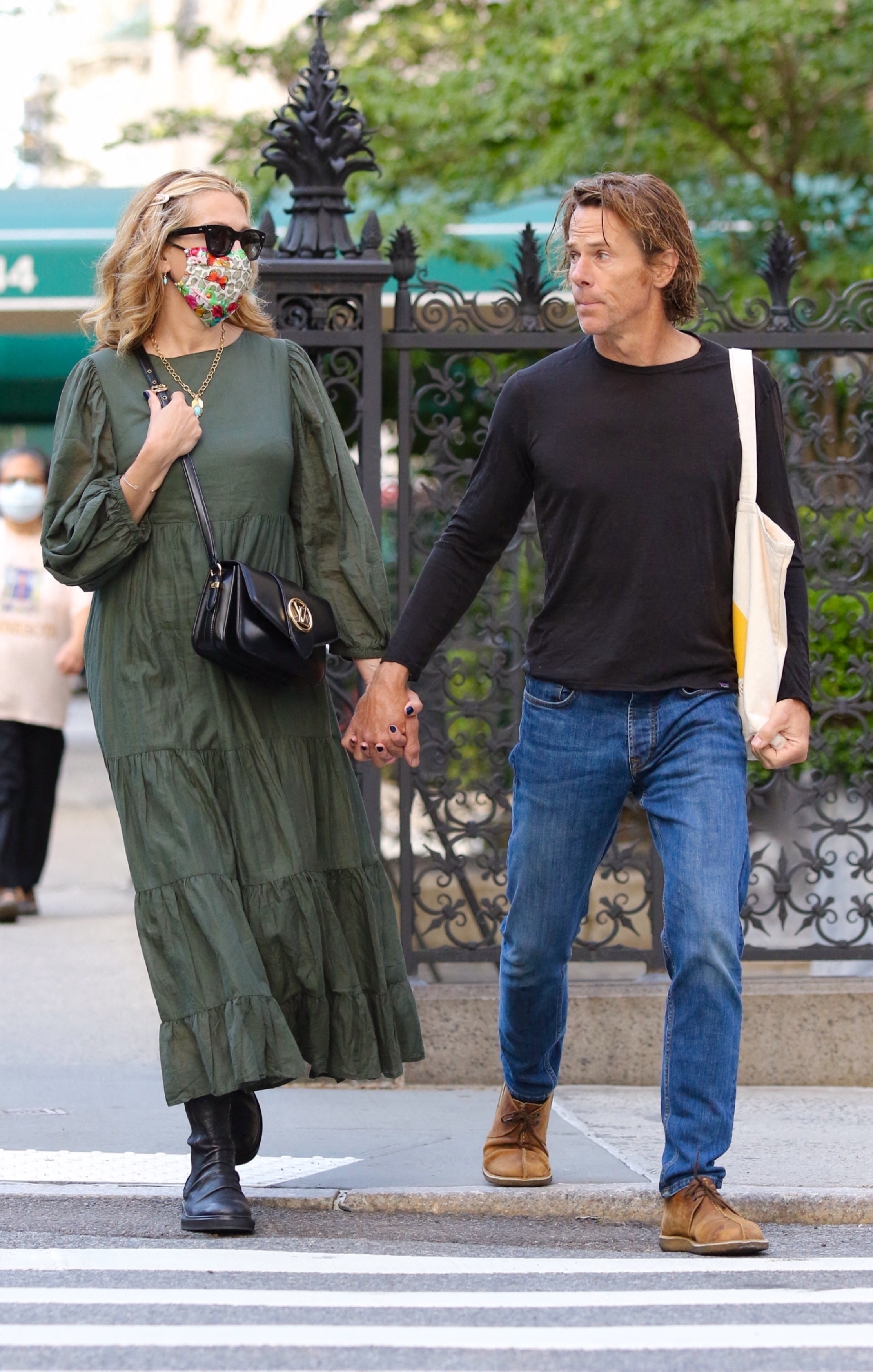 Julia Robert Et Son Mari PHOTOS - Julia Roberts amoureuse comme au premier jour : rare sortie avec son  mari Danny Moder - Gala