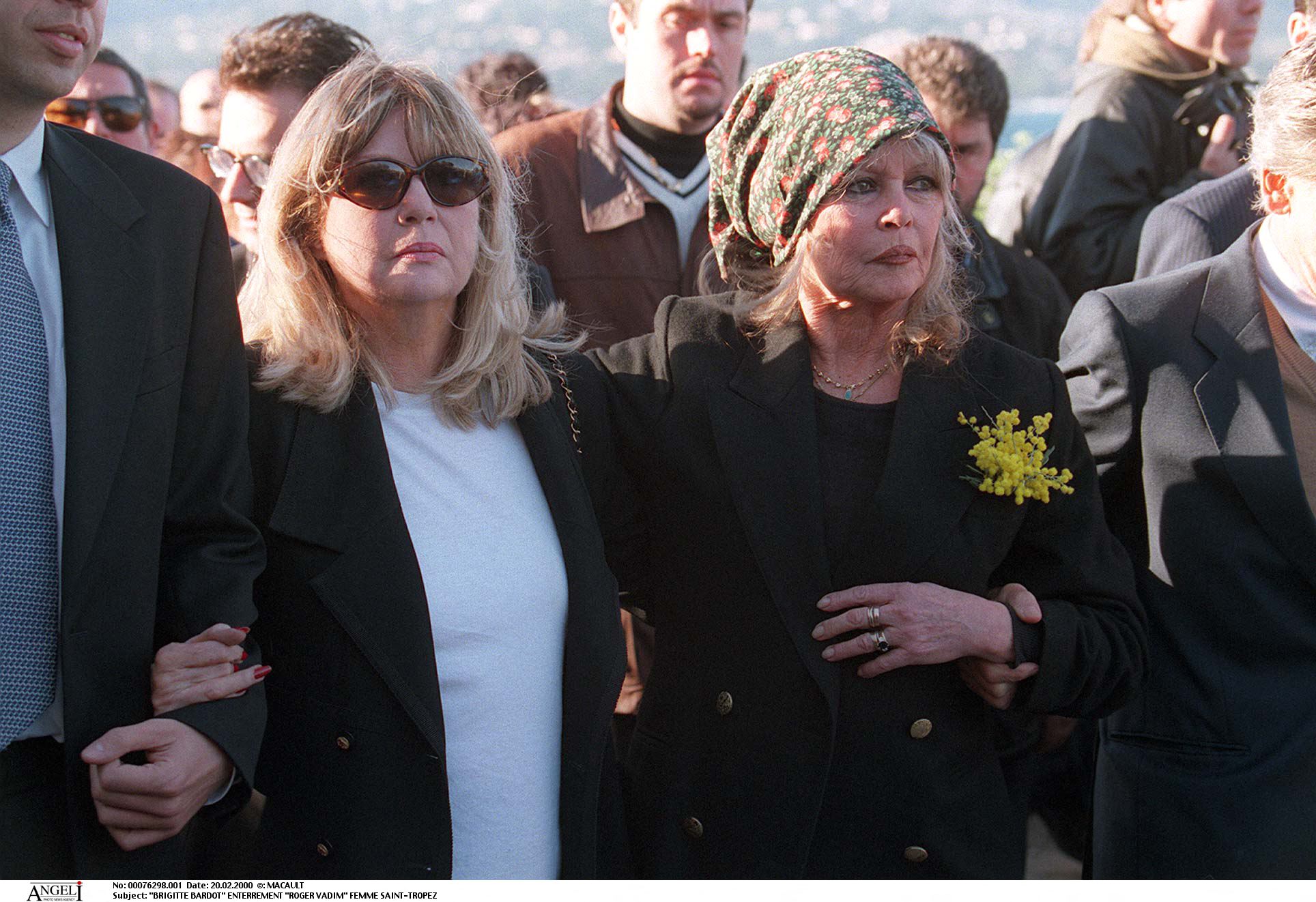 Photo De La Tombe De Sacha Distel PHOTOS - Sacha Distel : Juliette Gréco, Brigitte Bardot... Elles ont  partagé la vie du chanteur - Gala