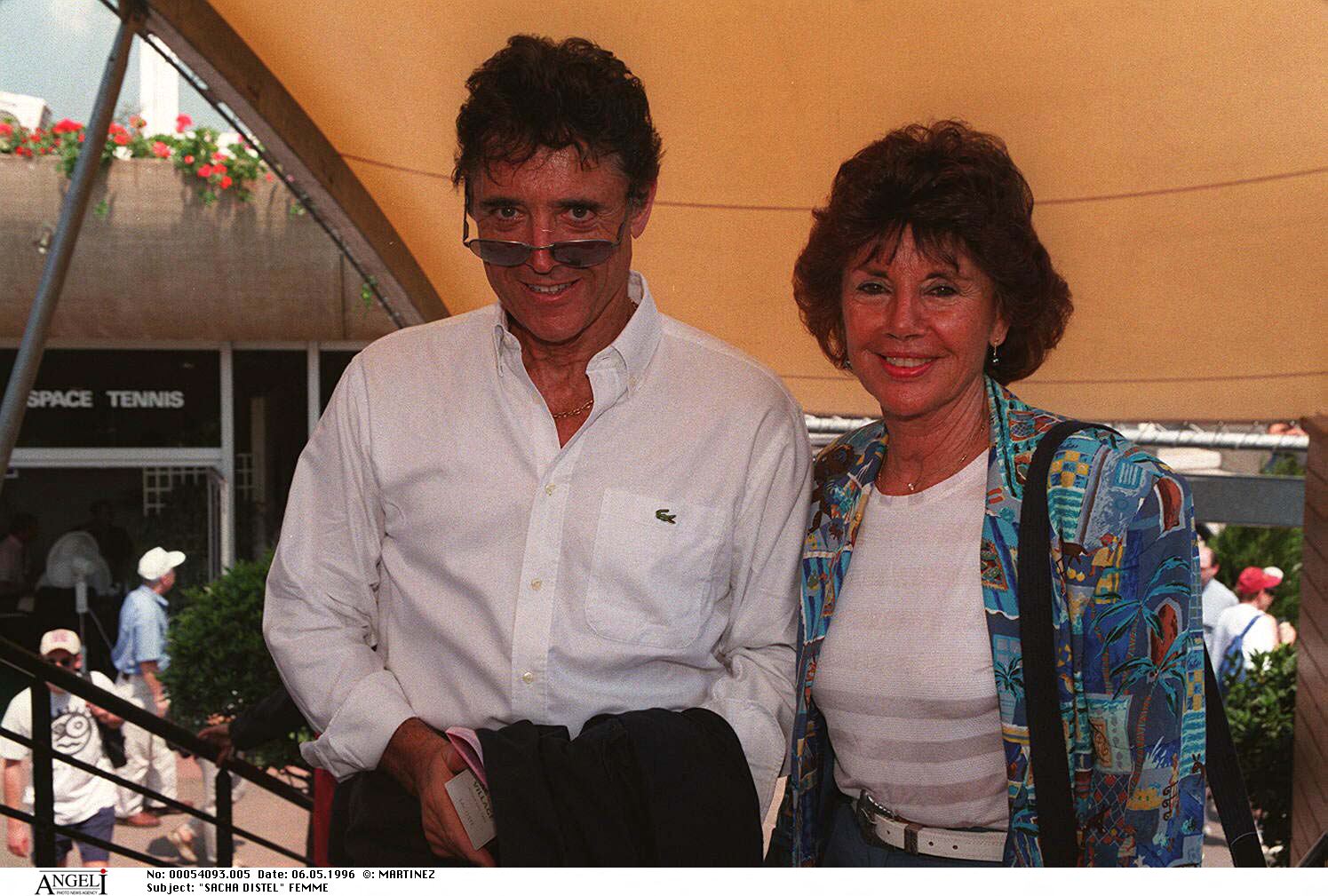 Photo De La Tombe De Sacha Distel PHOTOS - Sacha Distel : Juliette Gréco, Brigitte Bardot... Elles ont  partagé la vie du chanteur - Gala