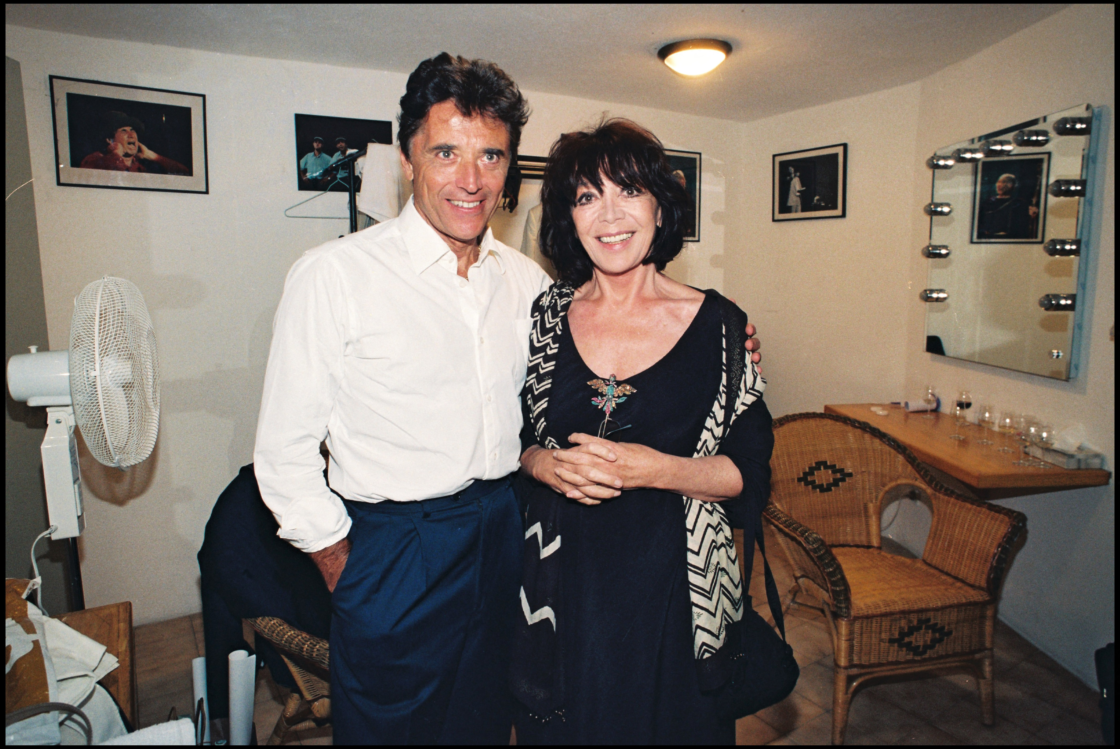 Photo De La Tombe De Sacha Distel PHOTOS - Sacha Distel : Juliette Gréco, Brigitte Bardot... Elles ont  partagé la vie du chanteur - Gala