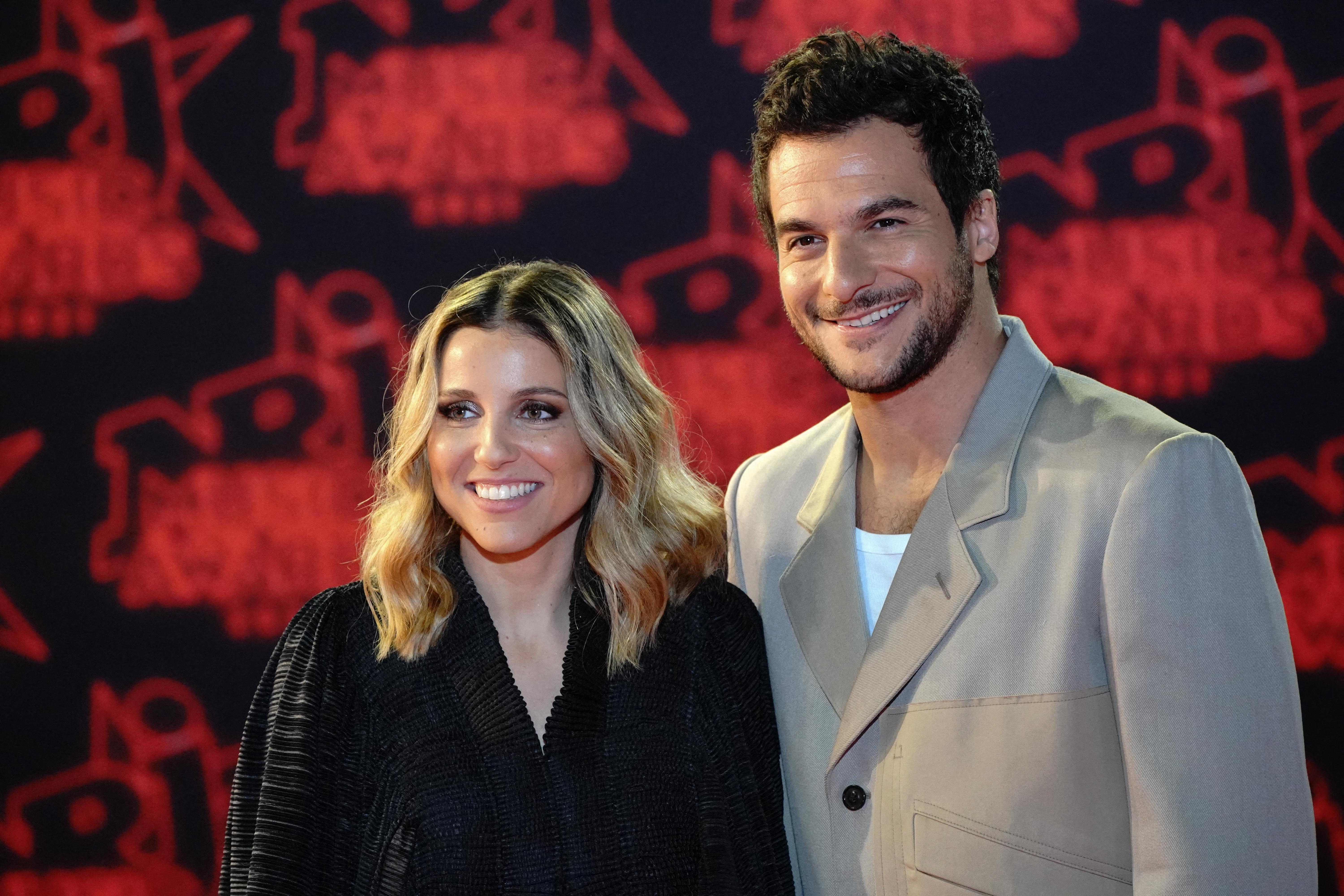 Slimane Et Sa Compagne 2022 PHOTOS - Slimane, Kendji, Louane... Ces anciens candidats de The Voice  devenus parents - Gala