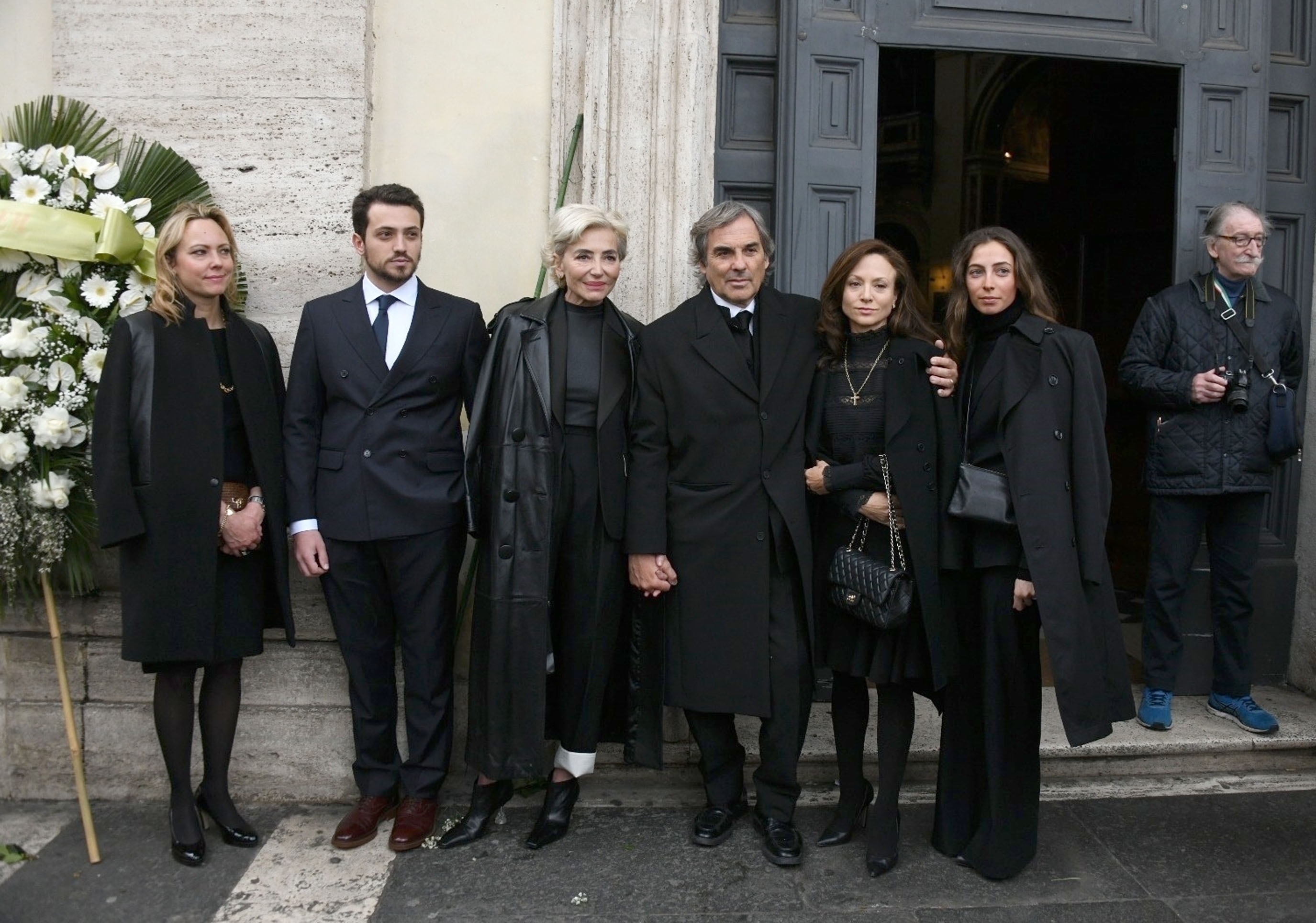 PHOTOS - Obsèques de Marie Laforêt : famille et amis réunis pour un ...
