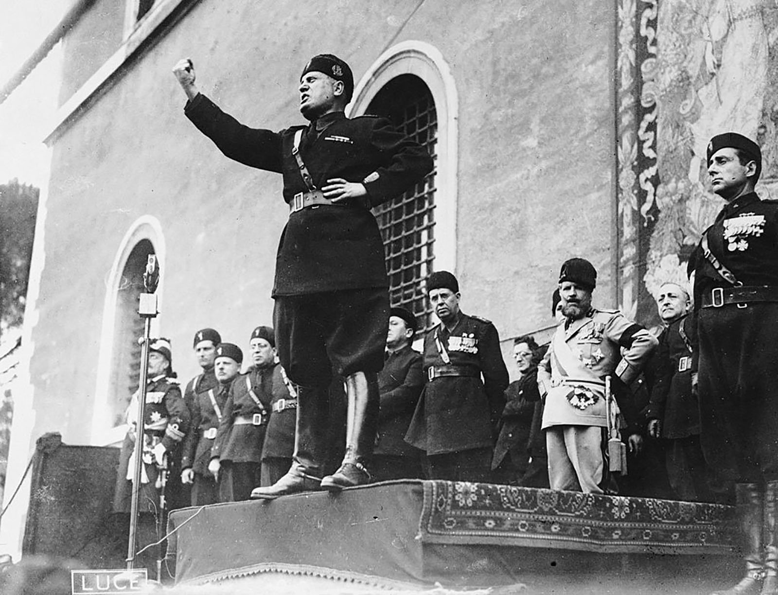 Crimes de masse et colonisation : comment Mussolini s'est constitué un nouvel Empire romain - Geo.fr