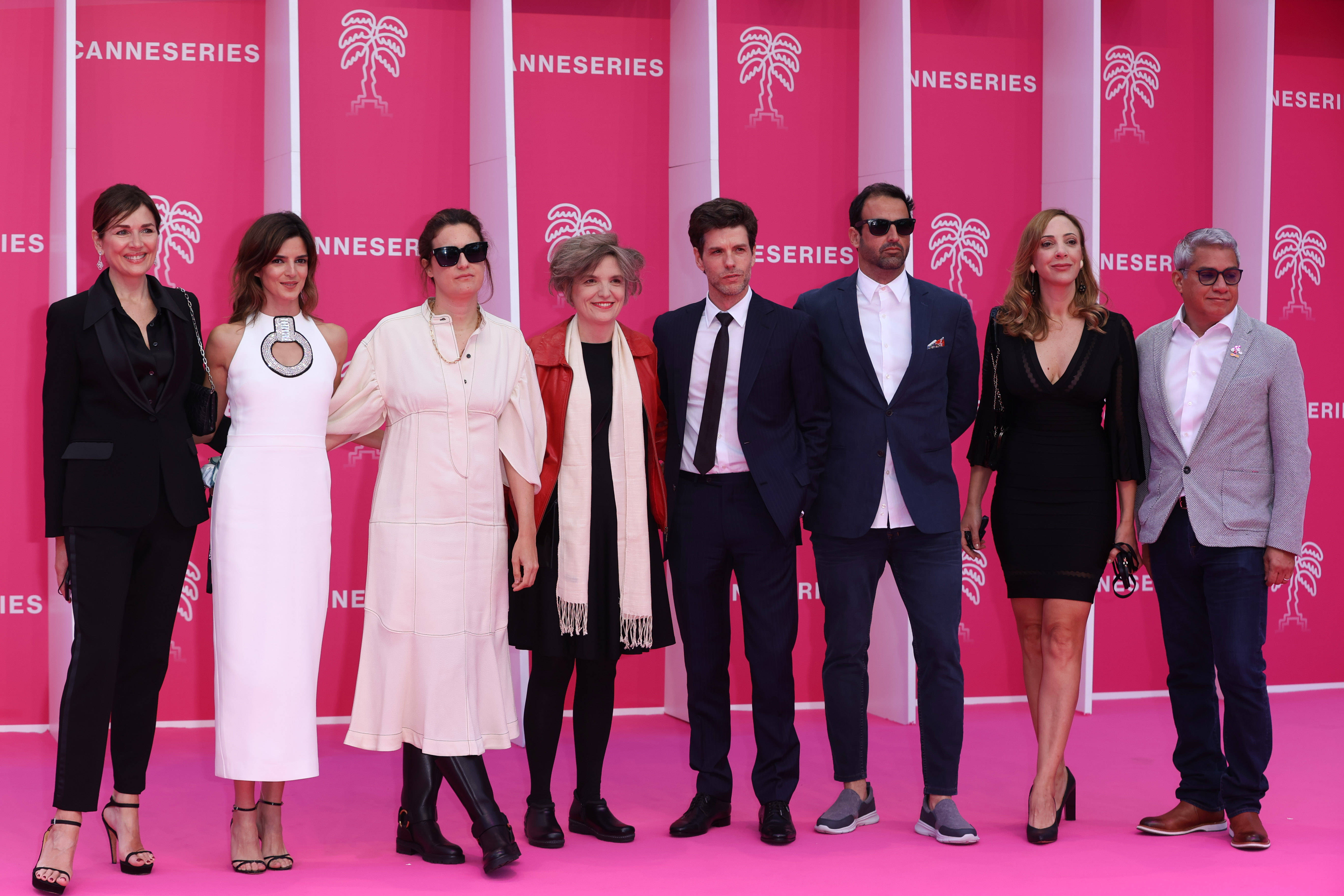 Jaime Lannister, Elsa Esnoult, Phoebe Dynevor… Les stars de séries sur le  tapis rose de Canneseries 2021 - Télé Loisirs