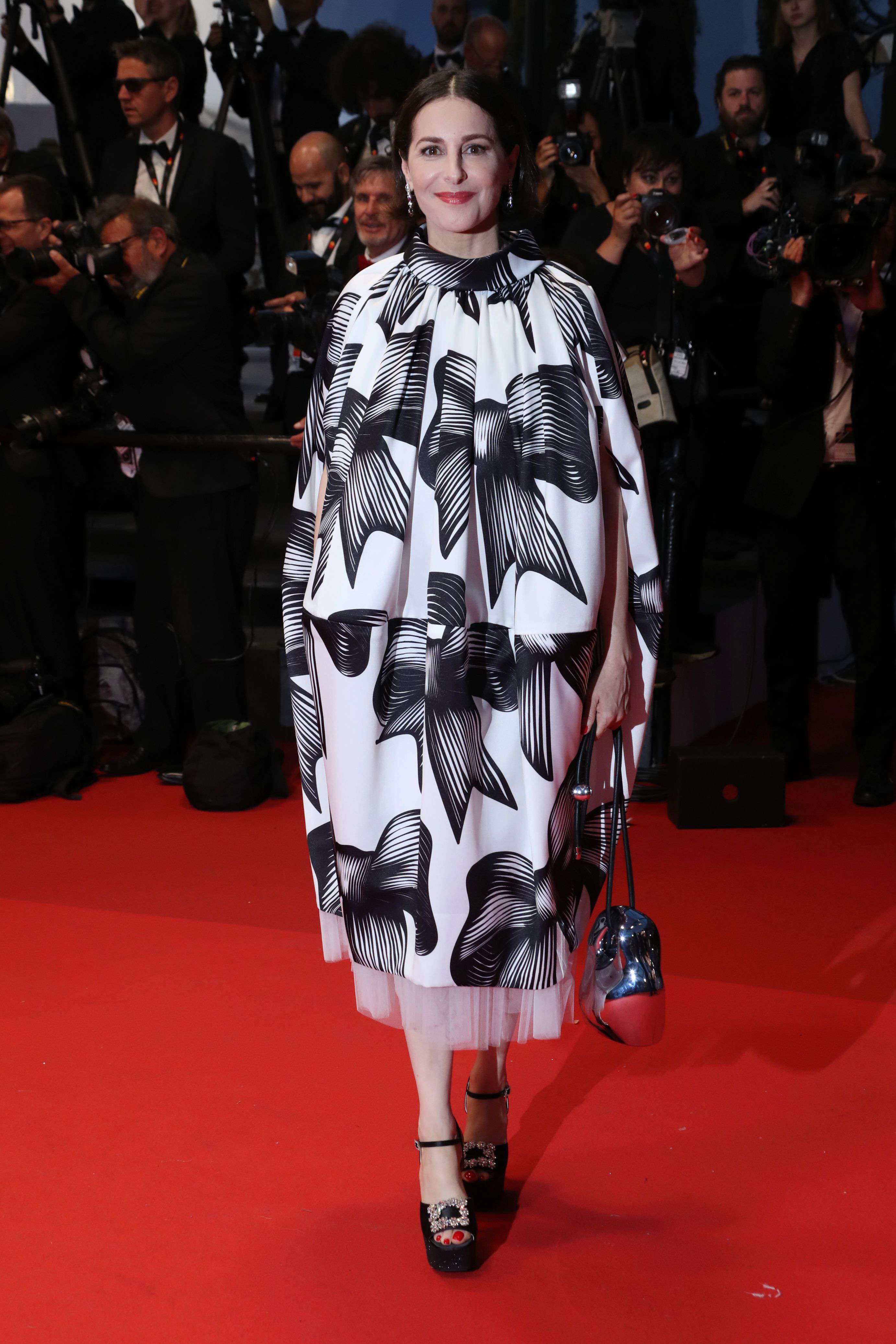 Cannes 2022 : Léa Seydoux affiche un teint glowy et rayonne sur le tapis  rouge - Elle