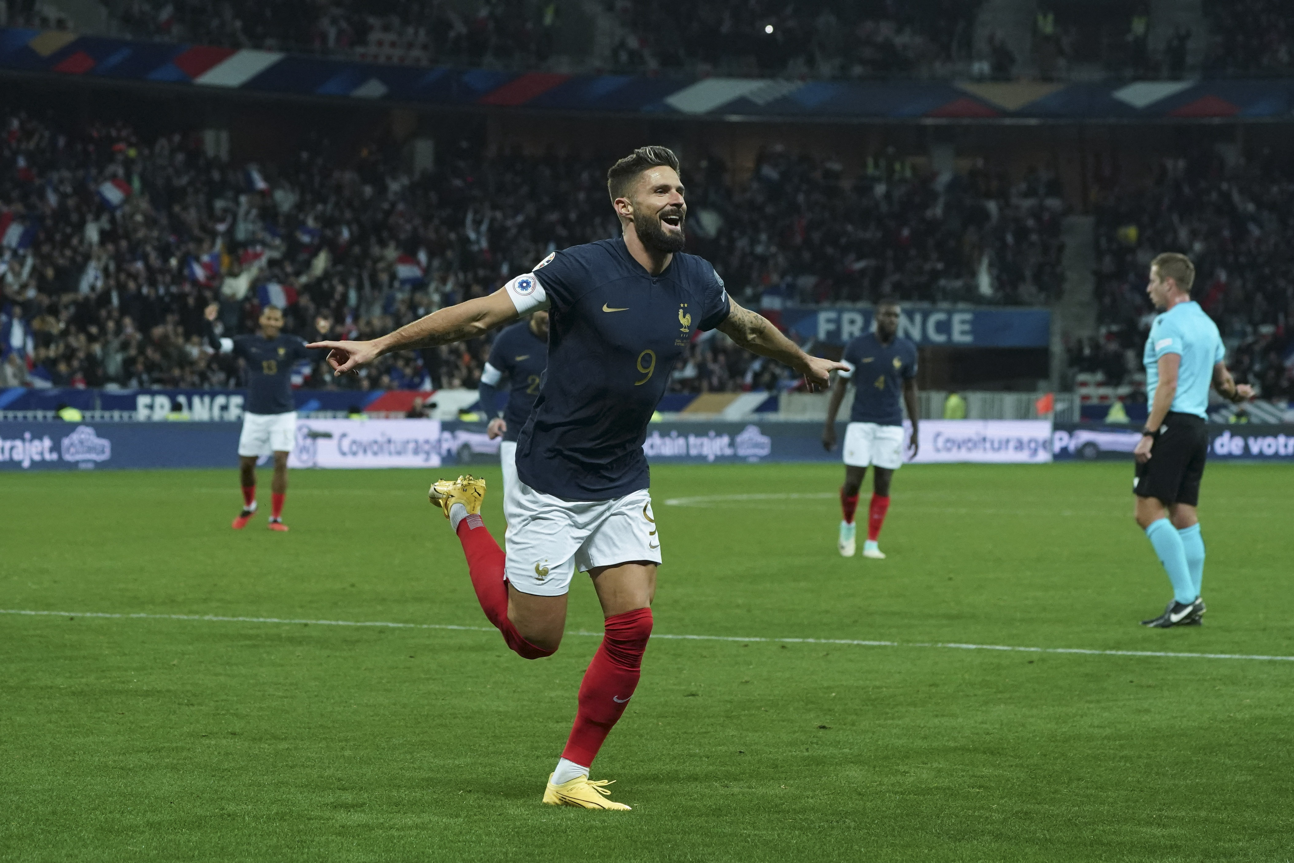 PHOTOS - Giroud, Griezmann, Coman... Découvrez celles qui font battre leur  cœur - Gala