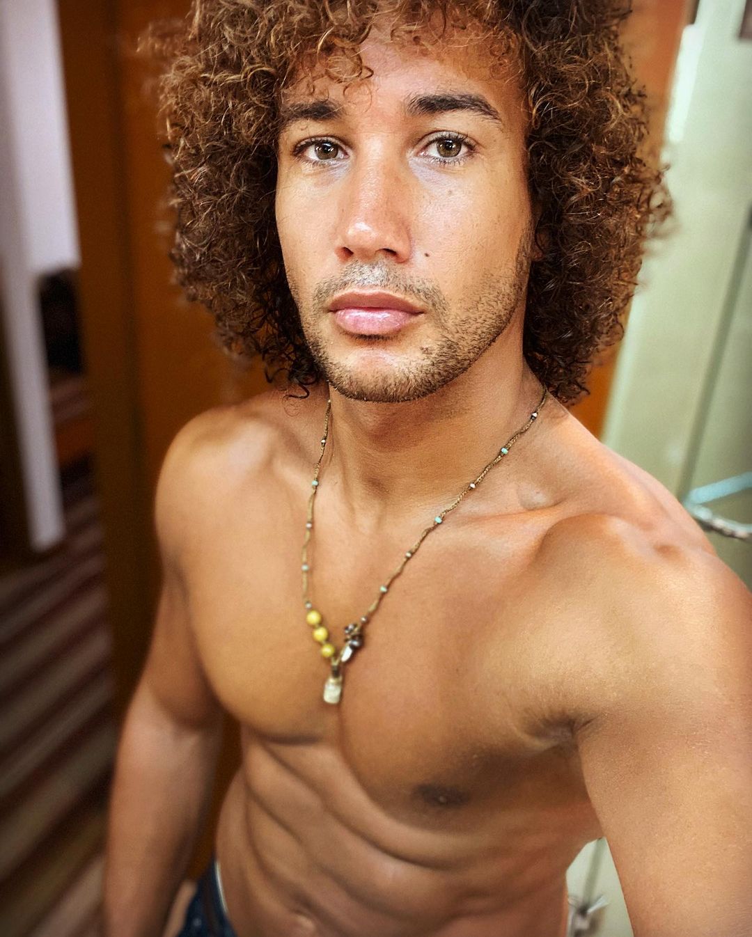 Thibault Nu Les Apprentis Aventuriers Les apprentis aventuriers 5 : Jessica Thivenin, Thibault Garcia, Paga...  découvrez le casting complet - Télé 2 Semaines