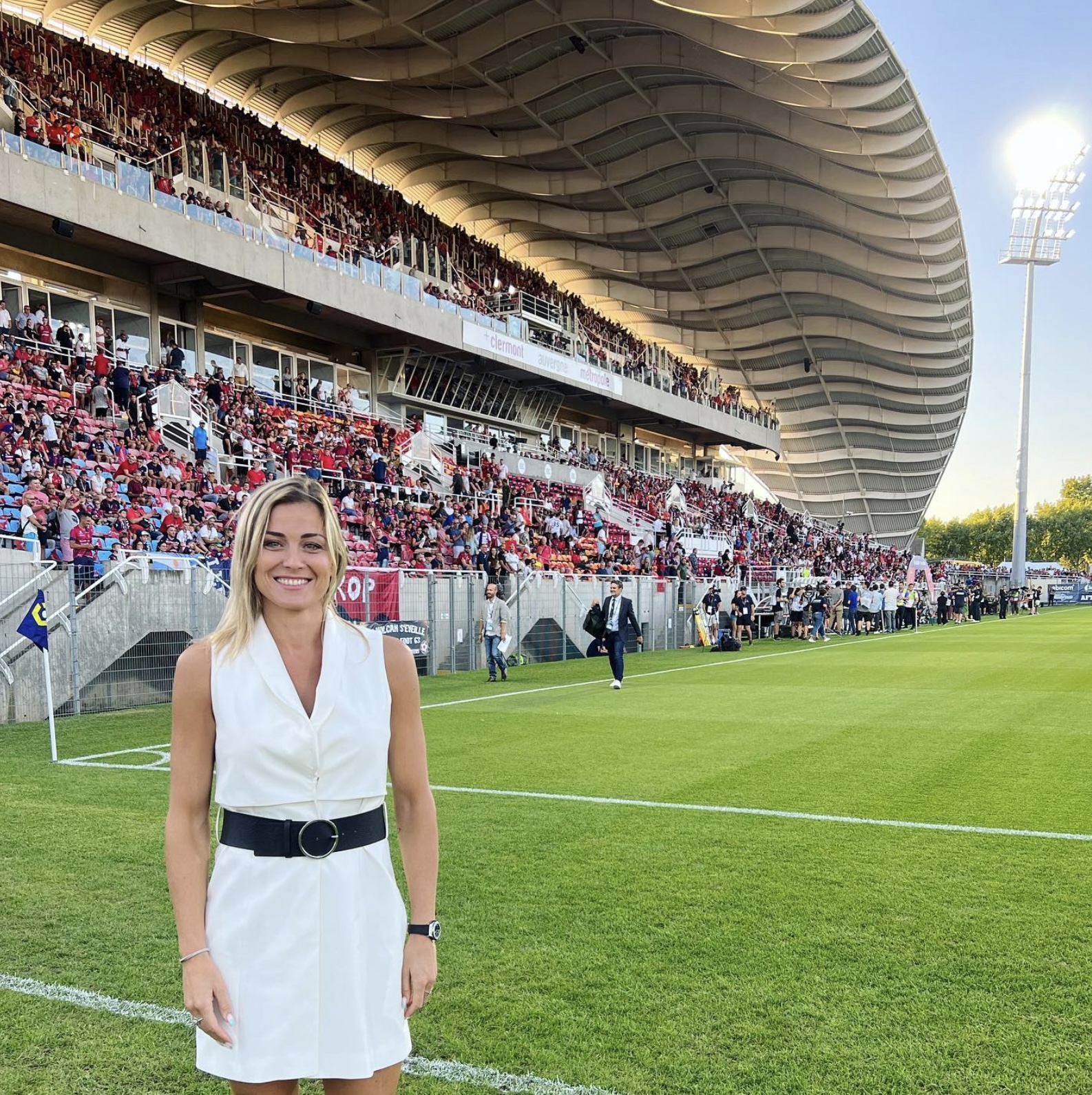 Laure Boulleau : les plus belles photos de la consultante de Canal+ sur  Instagram - Télé 2 Semaines