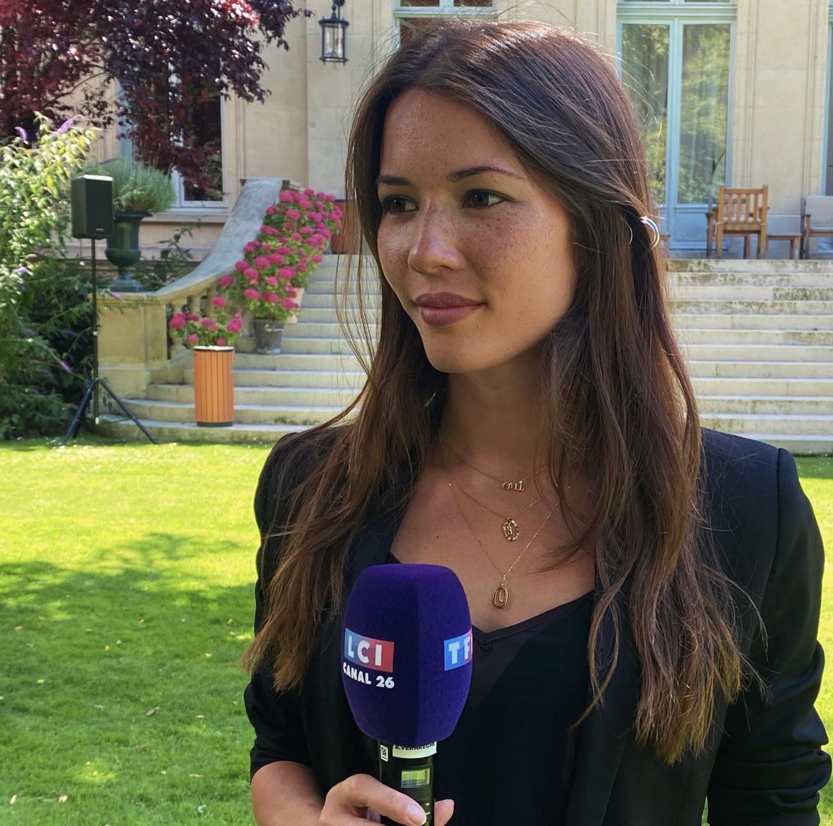 Émilie Broussouloux : les plus belles photos Instagram de la journaliste -  Télé 2 Semaines