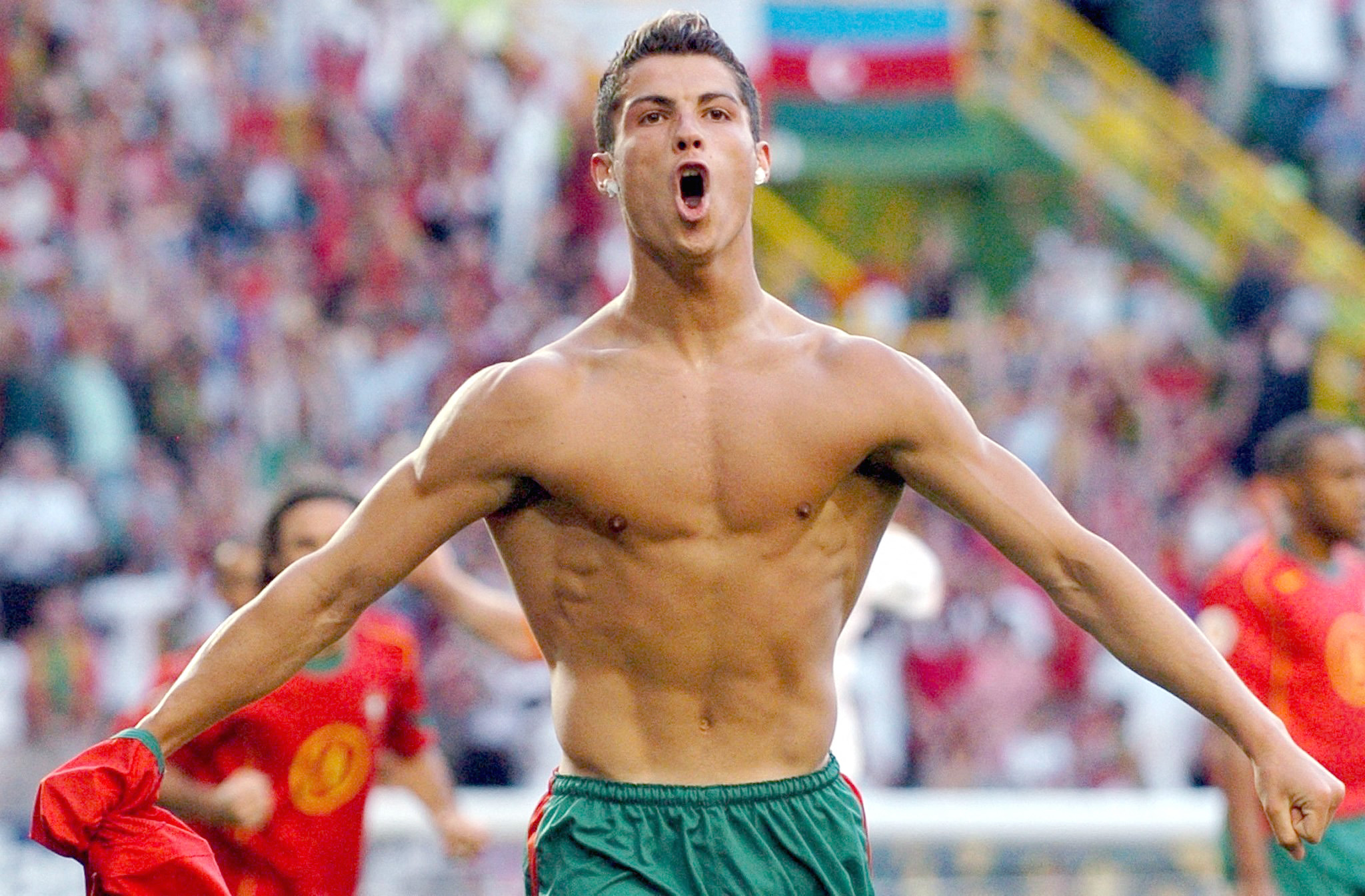 Cristiano Ronaldo : découvrez son évolution physique en images - Voici