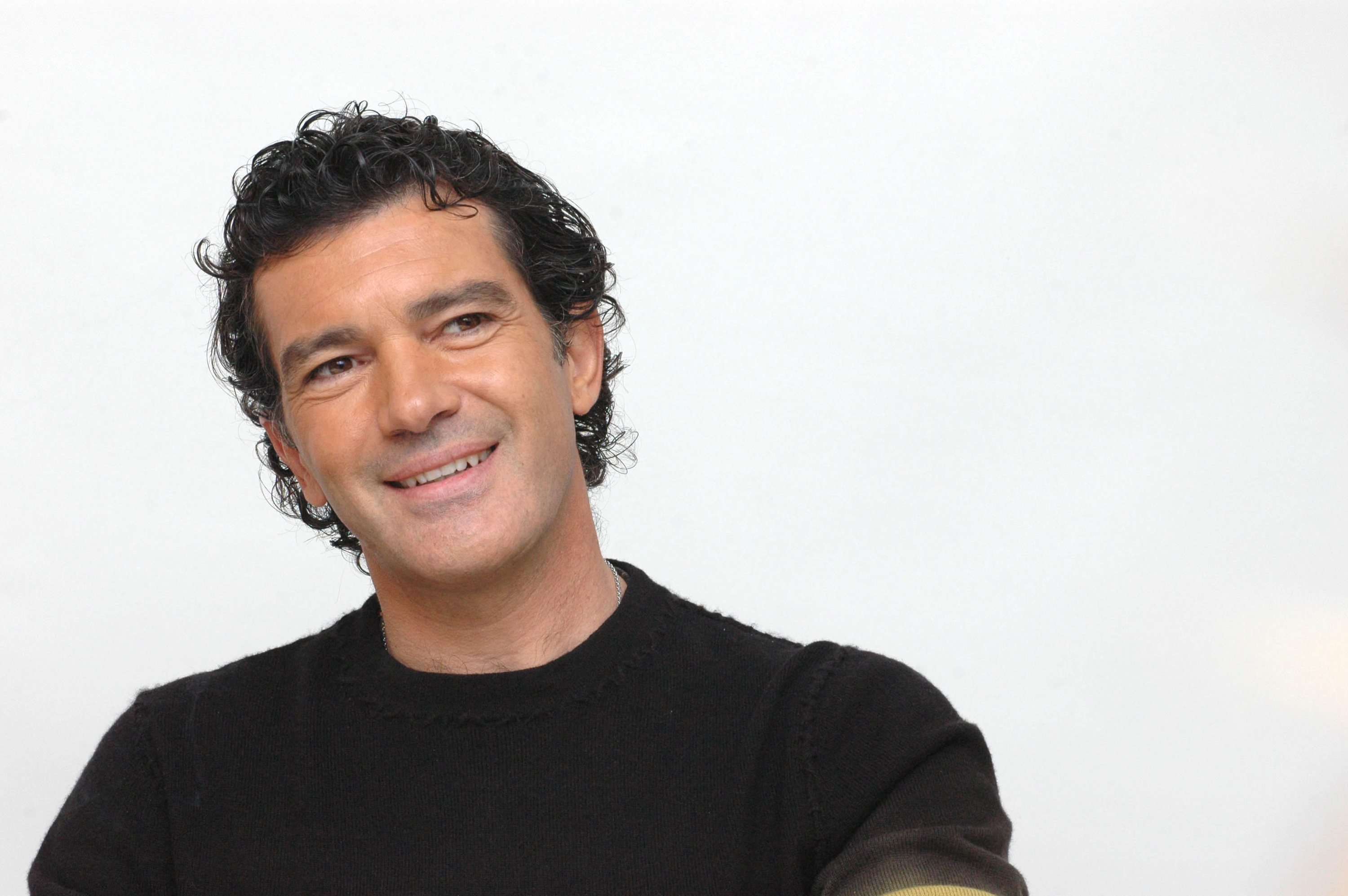 D couvrez la carri re en images d Antonio Banderas Voici