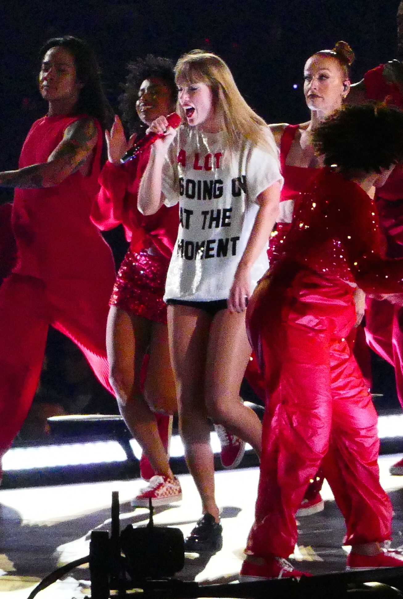 Taylor Swift : retour sur toutes ses tenues arborées lors du début de sa  tournée - Elle