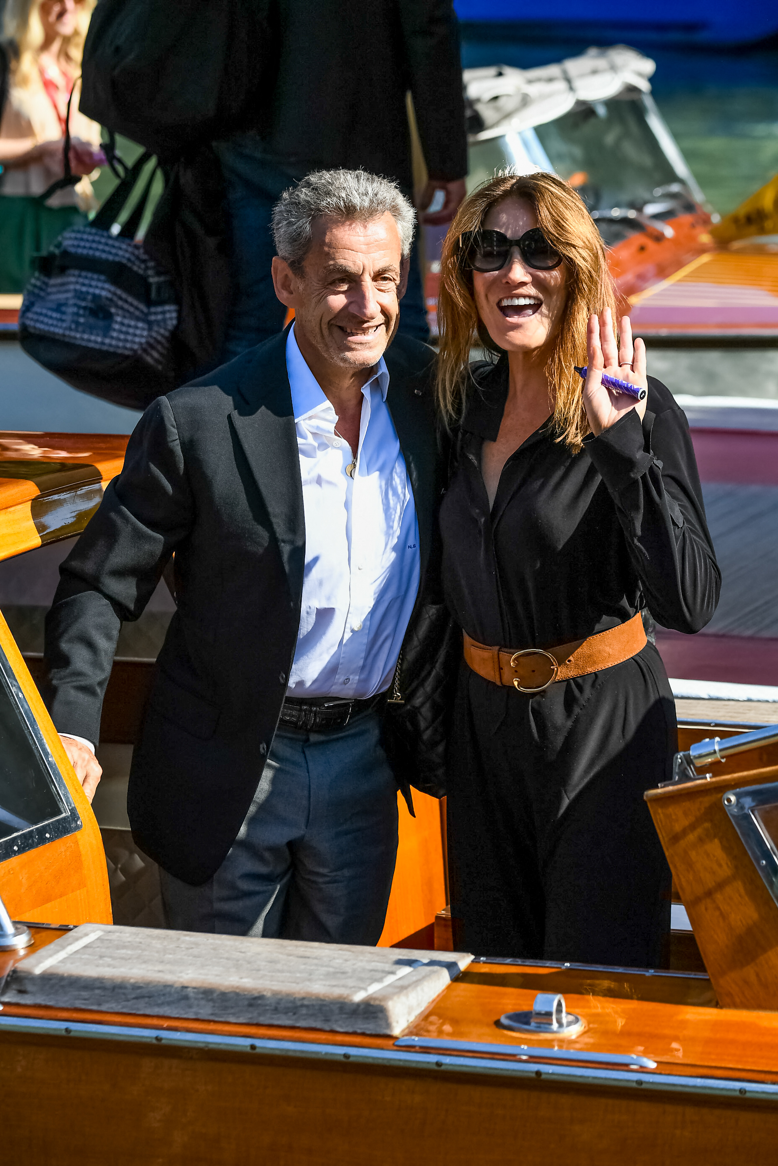 Carla Bruni et Nicolas Sarkozy complices et amoureux à la Mostra de Venise  - Voici