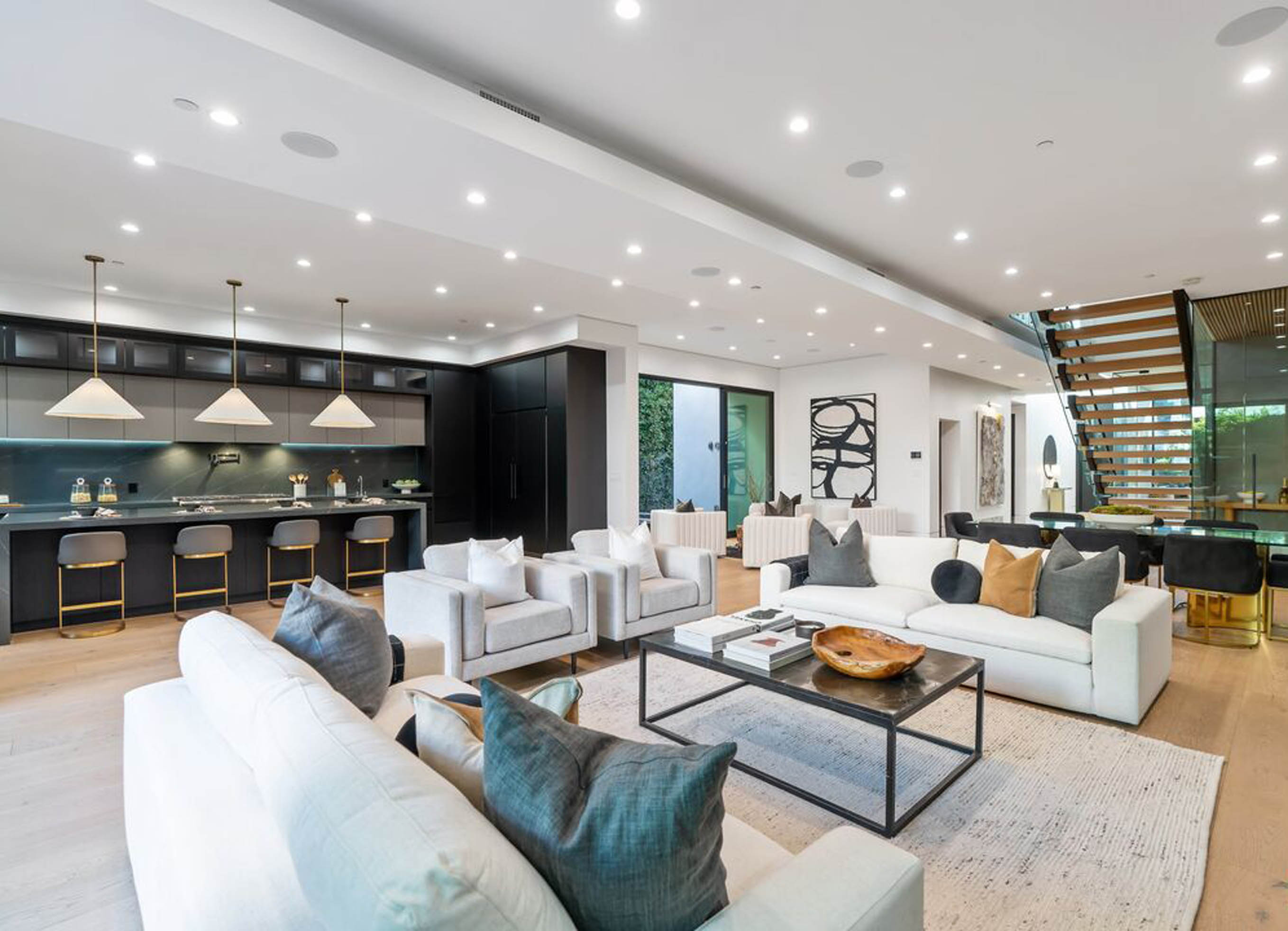 Christina Milian et M. Pokora mettent en vente leur maison de Beverly  Grove, à Los Angeles pour 4,7 millions de dollars - Voici