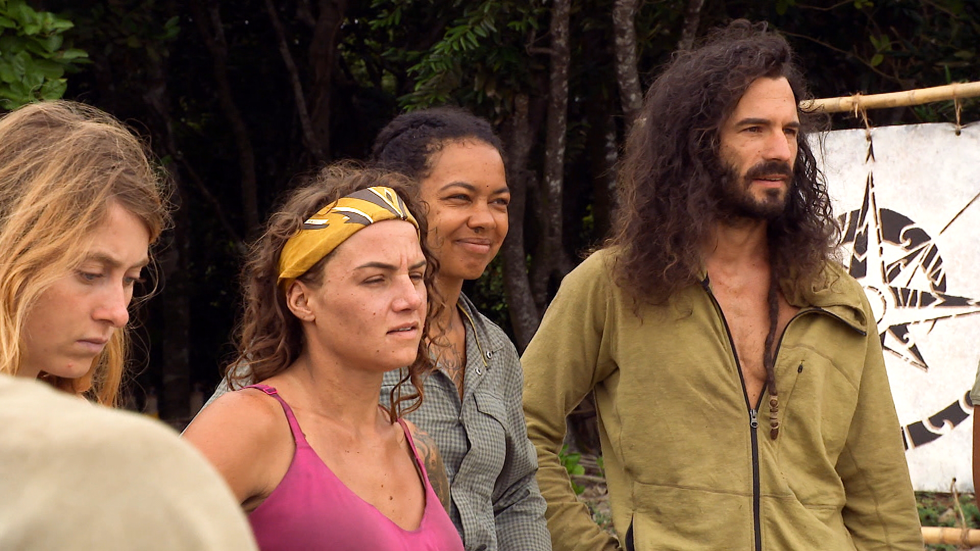 Koh-Lanta, la Revanche des 4 Terres : Naïs remporte la mythique épreuve de  la boue, Gaëlle trouve un collier particulier, Joana en mauvaise posture...  Revivez le onzième épisode de la saison - Voici