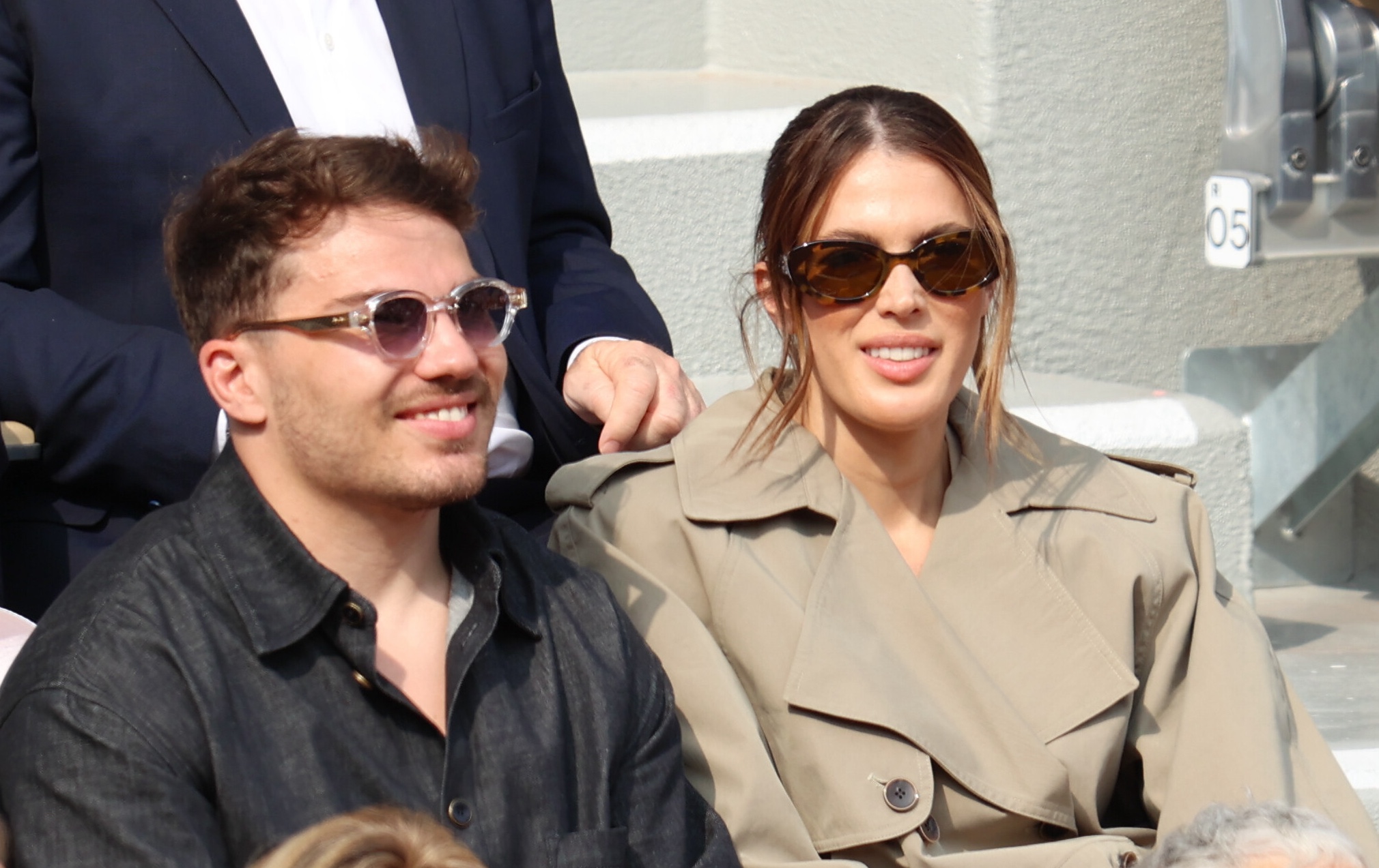 Iris Mittenaere et Antoine Dupont très amoureux dans les tribunes de la  finale de Roland-Garros 2025 - Voici
